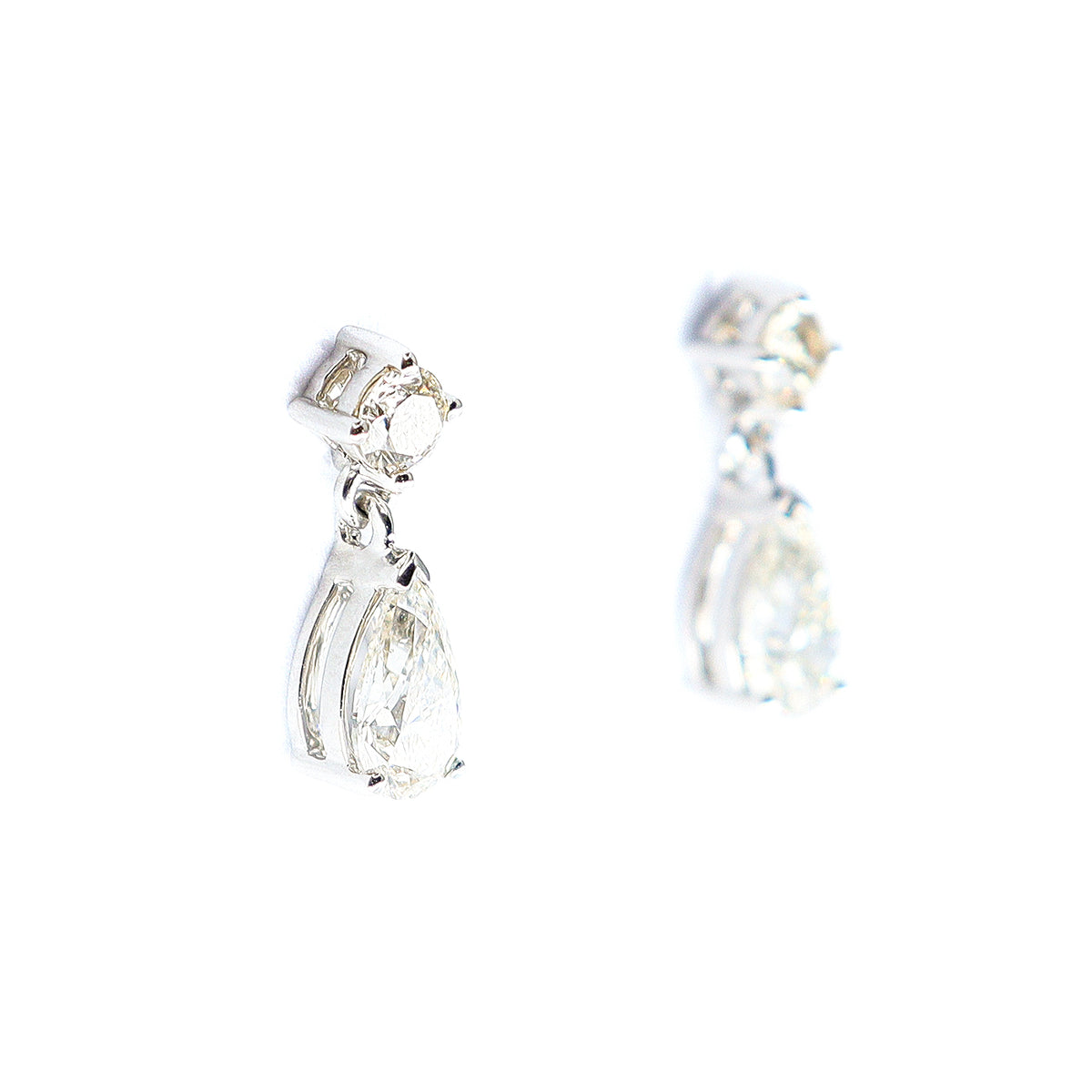 Pre-Owned 18ct White Gold Diamond Drop Earrings