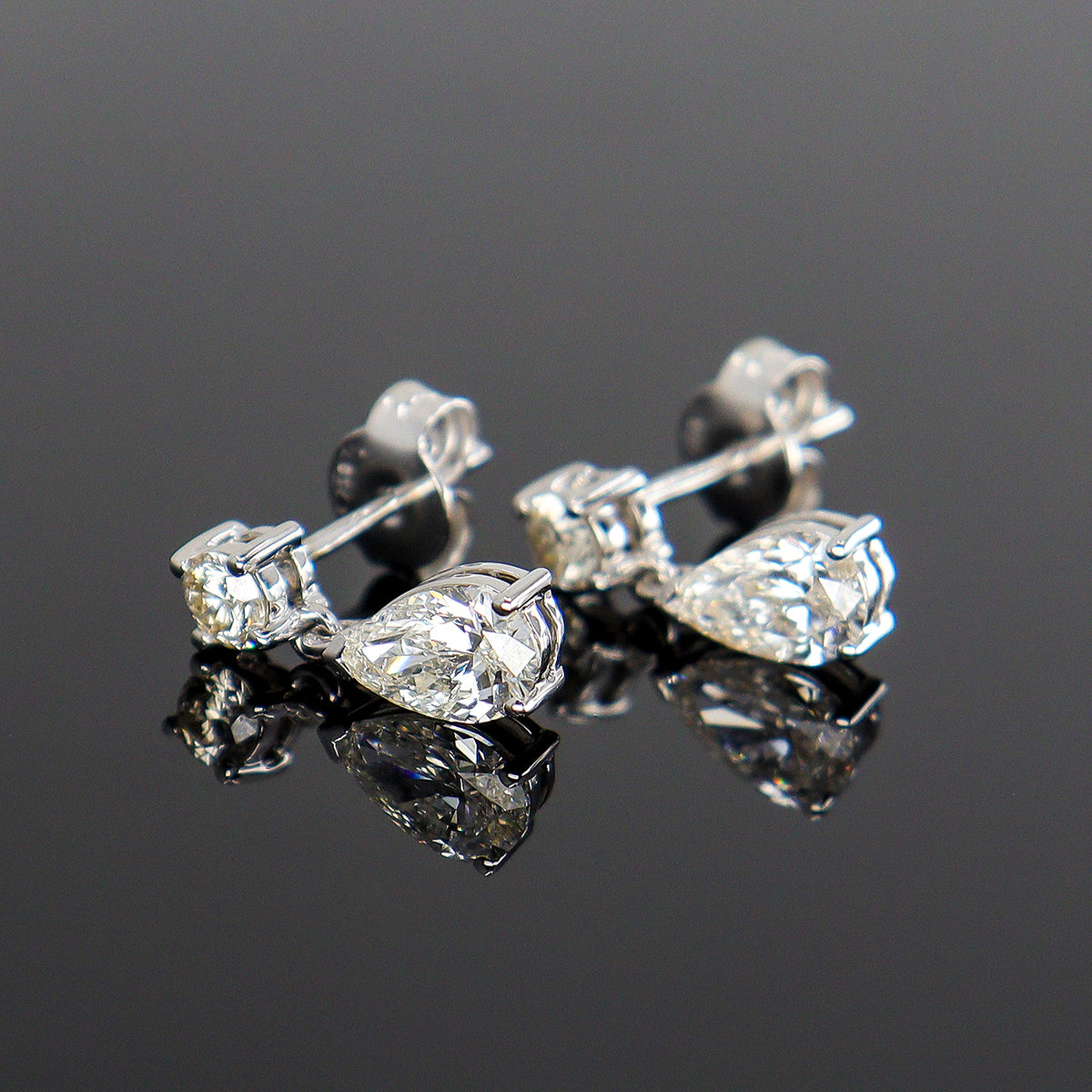 Pre-Owned 18ct White Gold Diamond Drop Earrings