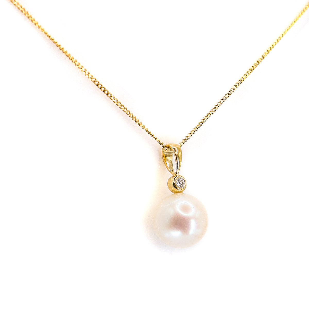 Freshwater Pearl & Diamond 9ct Gold Pendant & Chain