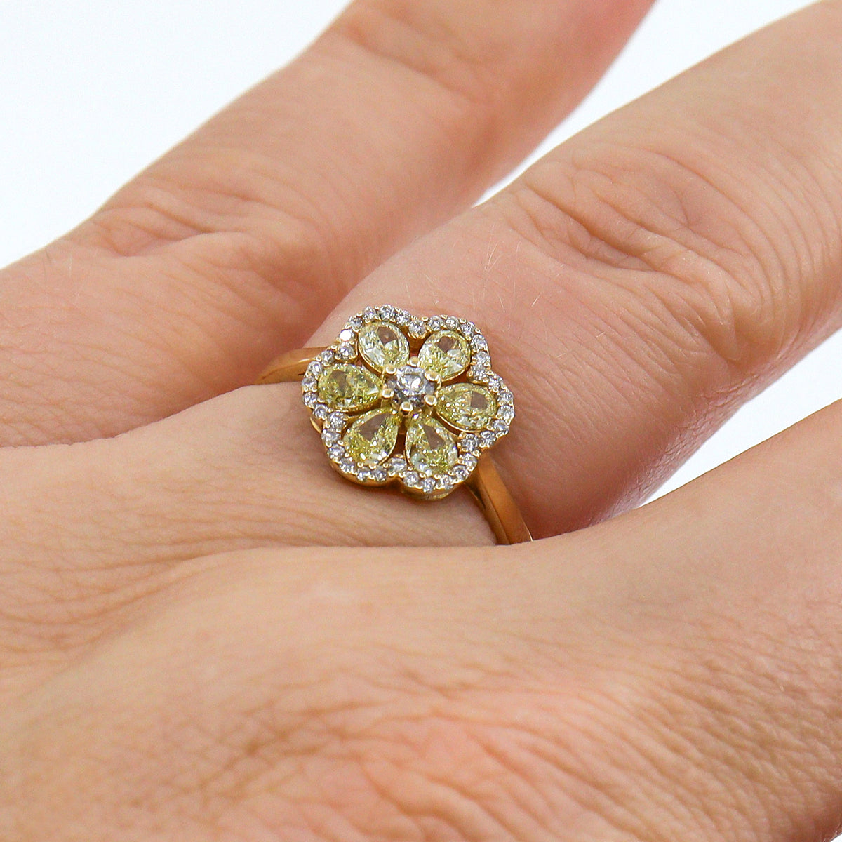 18ct Yellow Gold Yellow & White Diamond Daisy Cluster Ring