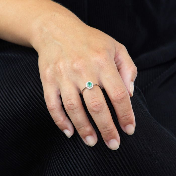 9ct White Gold Emerald & Cluster Diamond Ring