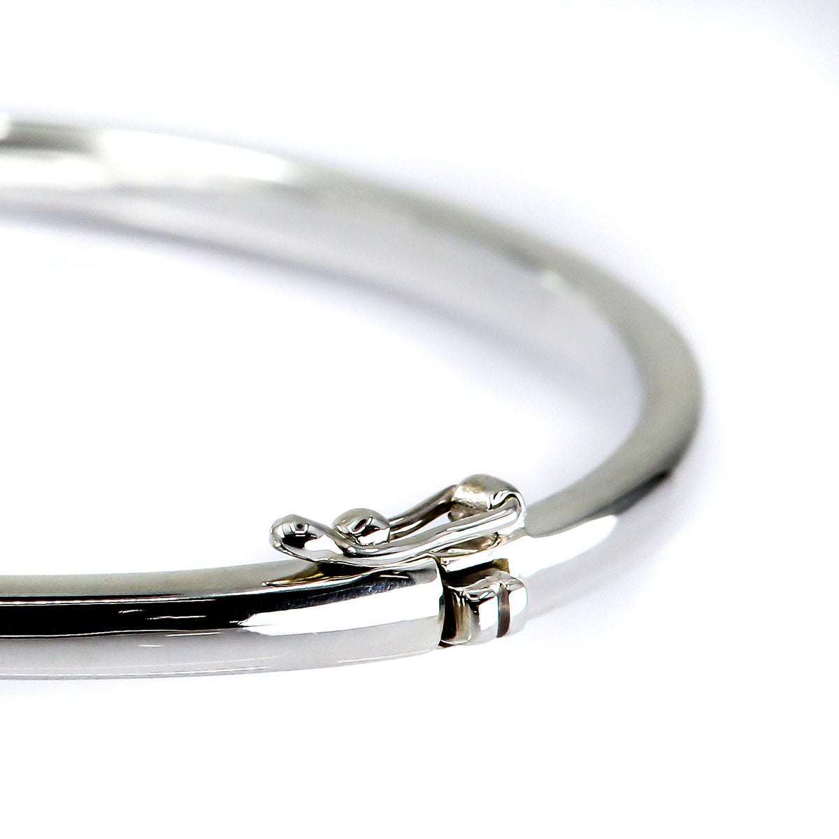 Lumi Sterling Silver Crossover Bangle