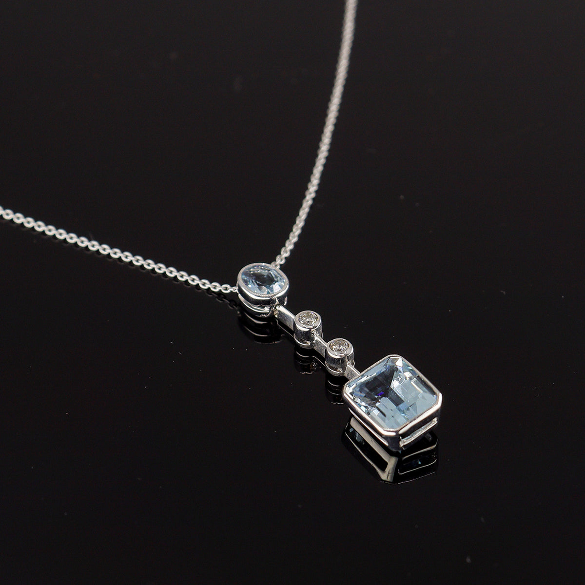 Pre-Owned 18ct White Gold Aquamarine & Diamond Pendant & Chain